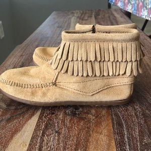 Girls Minnetonka bootie size 3